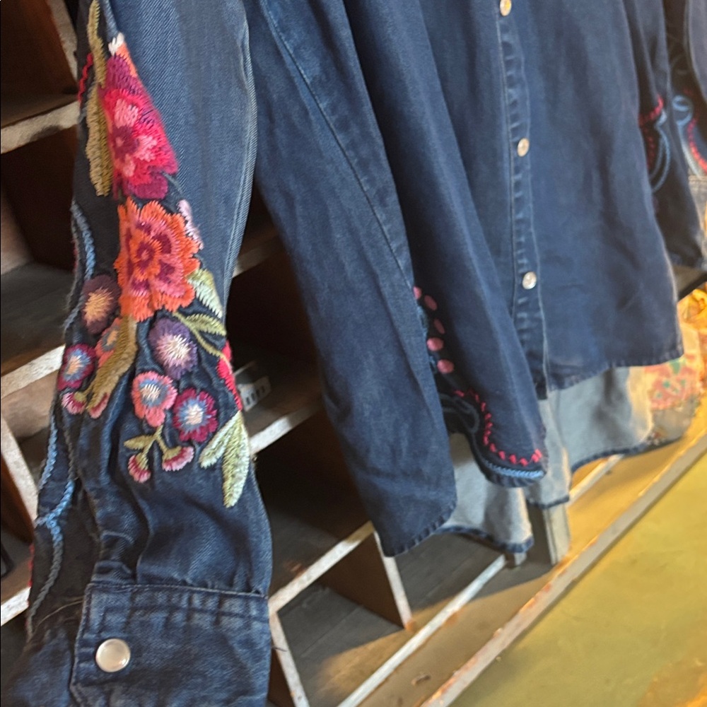 Johnny Was Blue Denim Shirt with Floral Embroidery NWT - Picture 4 of 6